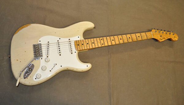 Fender Custom Shop Relic 1956 Stratocaster – 2001 – 01 Fender Custom Shop Relic 1956 Stratocaster – 2001 – 01