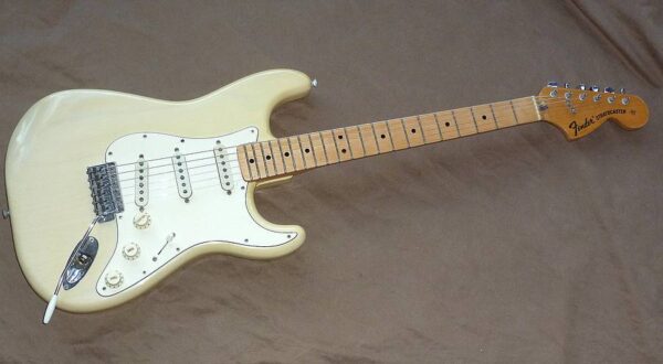 Fender Stratocaster Blonde 1974 – 01 Fender Stratocaster Blonde 1974 – 01