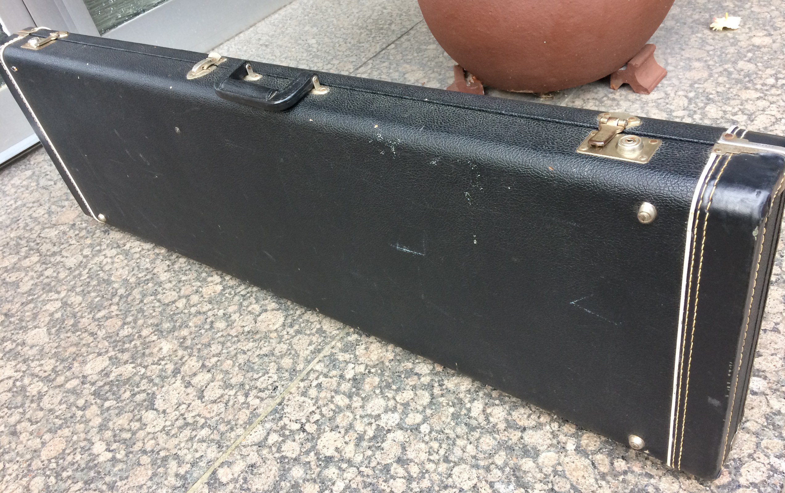 70's Fender Bass Case - Locks 2