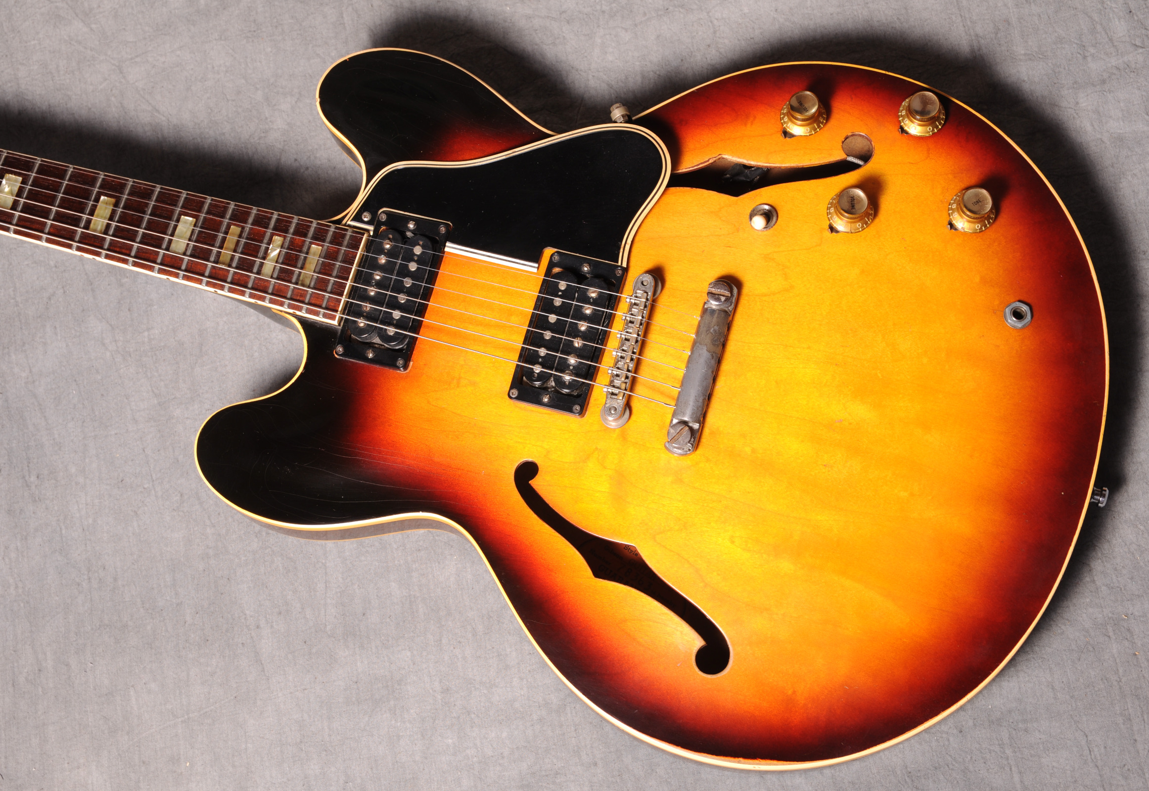 Gibson ES-335TD 1962 – sunburst – Front 5 Gibson ES-335TD 1962 - sunburst - Front 5