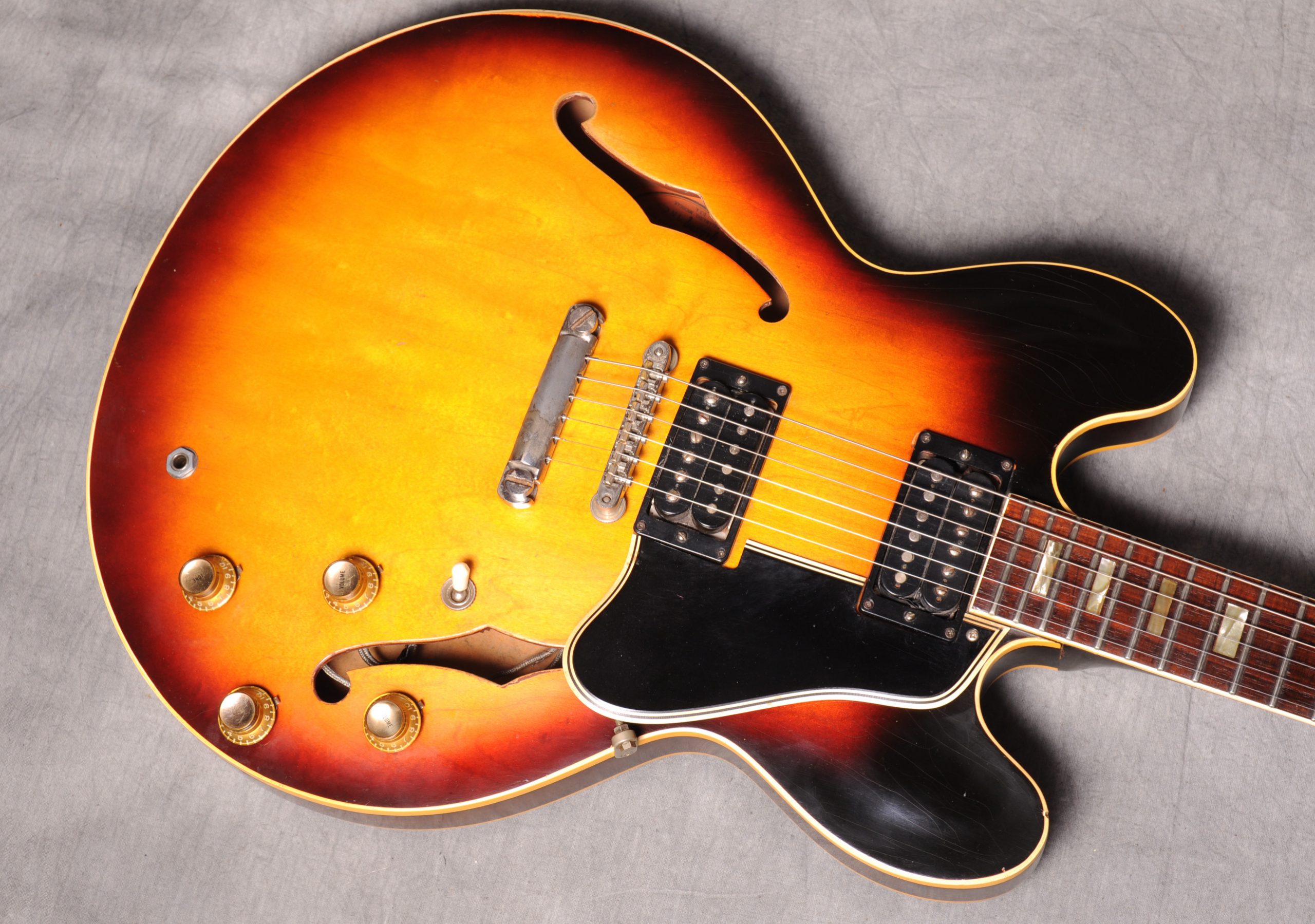 Gibson ES-335TD 1962 – sunburst – Front 4 Gibson ES-335TD 1962 - sunburst - Front 4