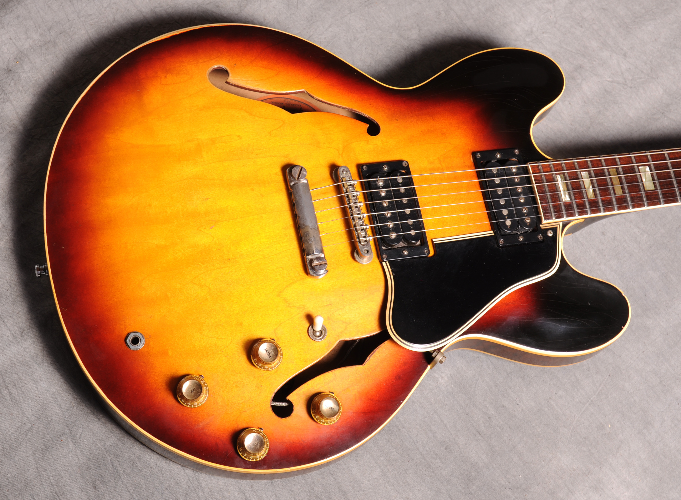Gibson ES-335TD 1962 – sunburst – Front 3 Gibson ES-335TD 1962 - sunburst - Front 3