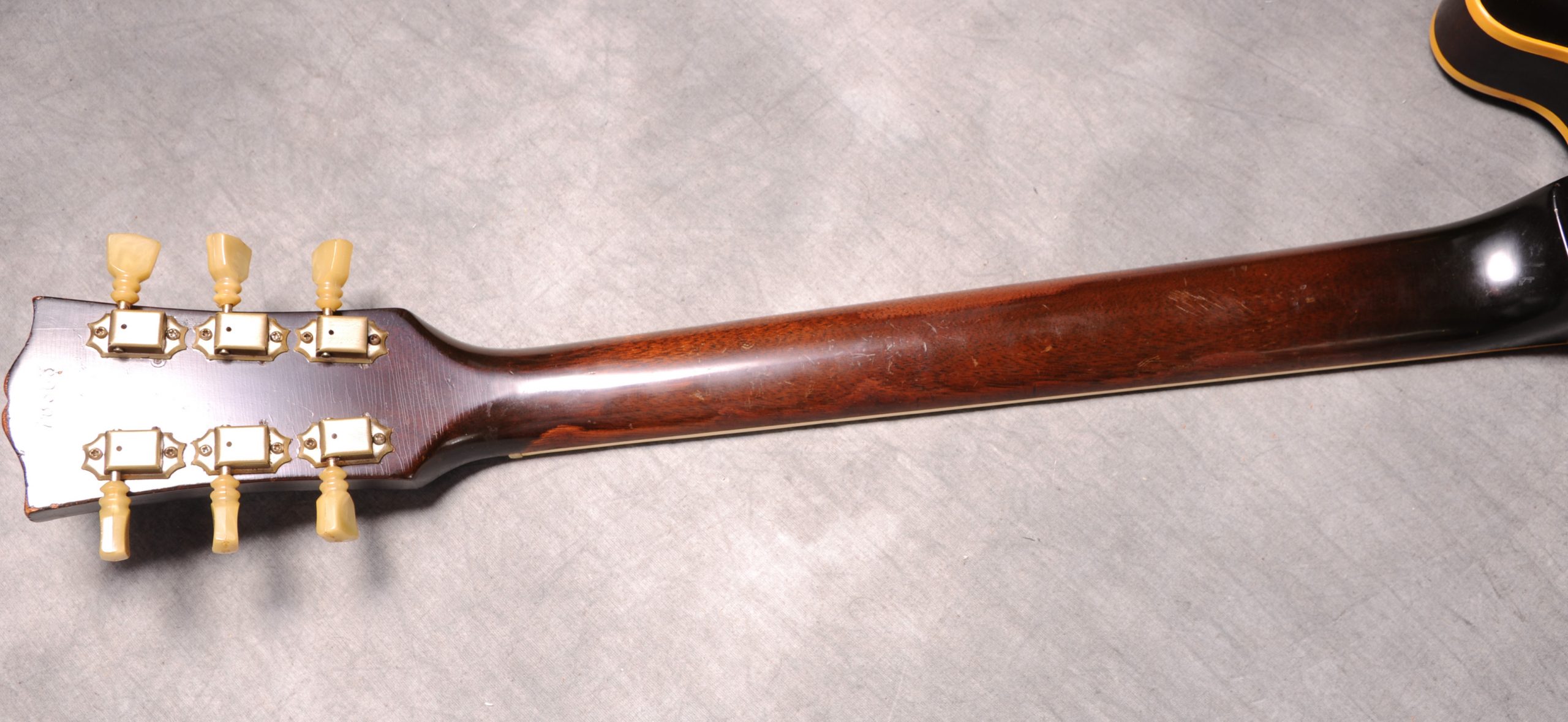 Gibson ES-335TD 1962 – sunburst – Neck Gibson ES-335TD 1962 - sunburst - Neck