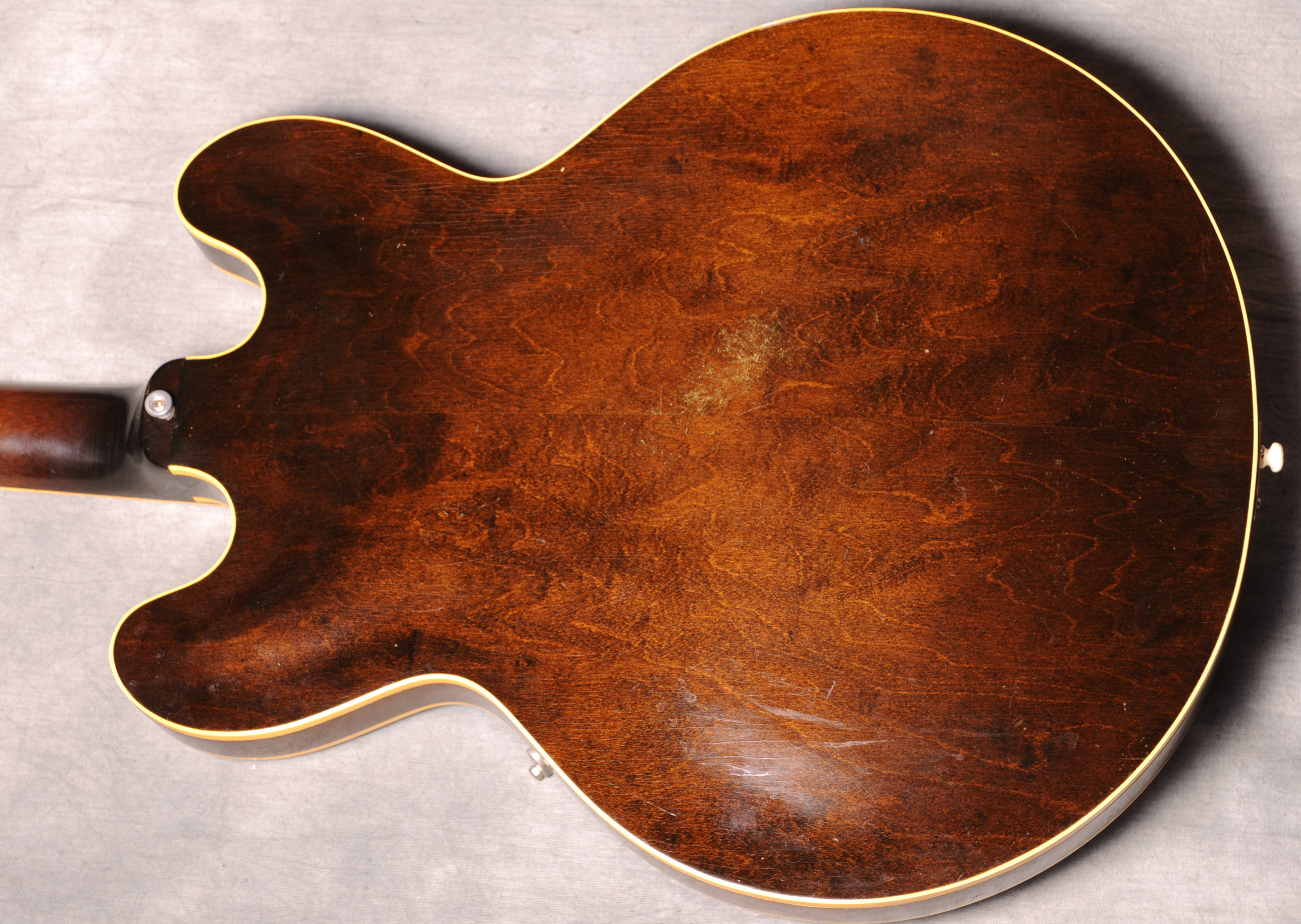 Gibson ES-330 1960 - Sunburst back
