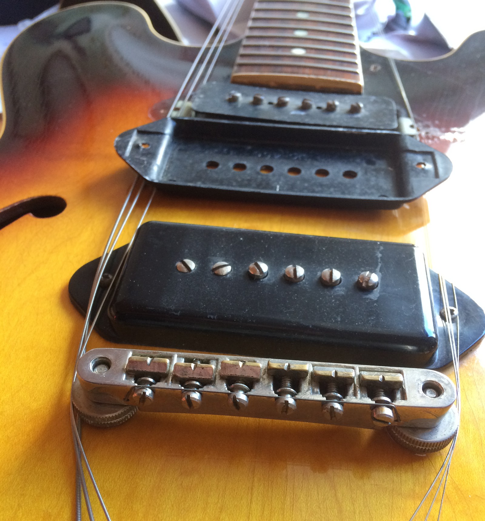 Gibson ES-330 1960 - Sunburst Bridge