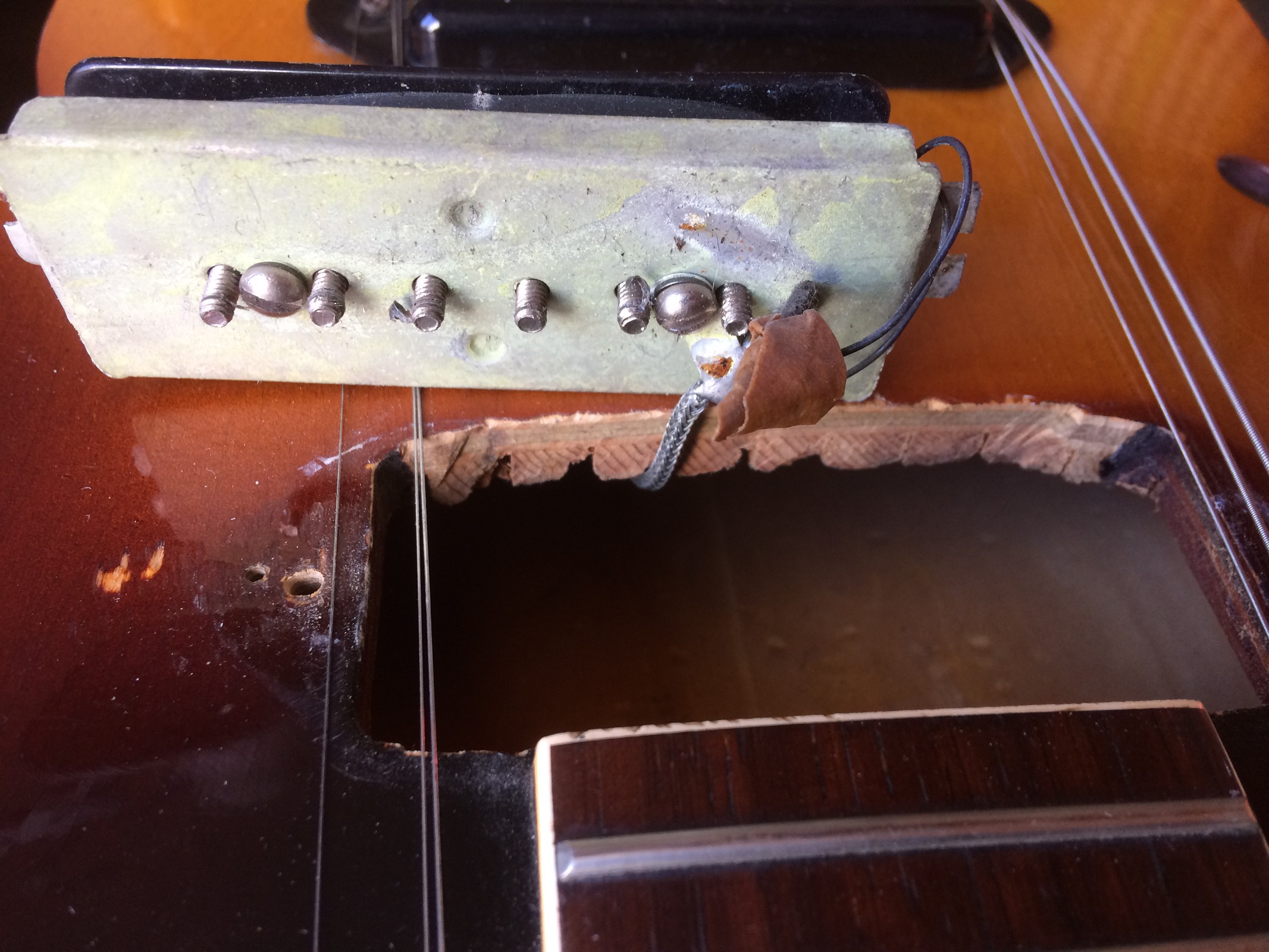 Gibson ES-330 1960 - Sunburst Pickupfräsung 2