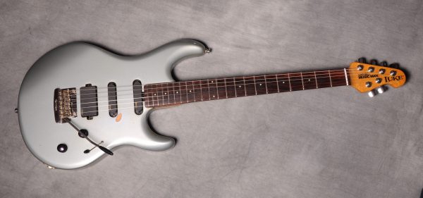 Ernie Ball Music Man Luke II – Ice Blue – 2002 – 2 Ernie Ball Music Man Luke II - Ice Blue - 2002 - 2